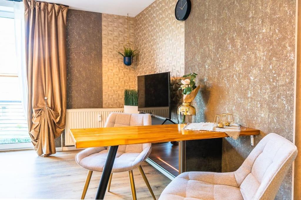 Golden Nugget Inkl Wlan, Parkplatz Apartment Detmold Ngoại thất bức ảnh