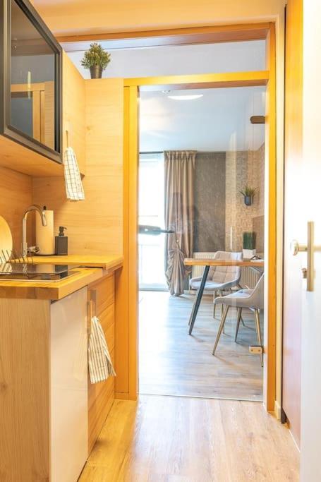 Golden Nugget Inkl Wlan, Parkplatz Apartment Detmold Ngoại thất bức ảnh