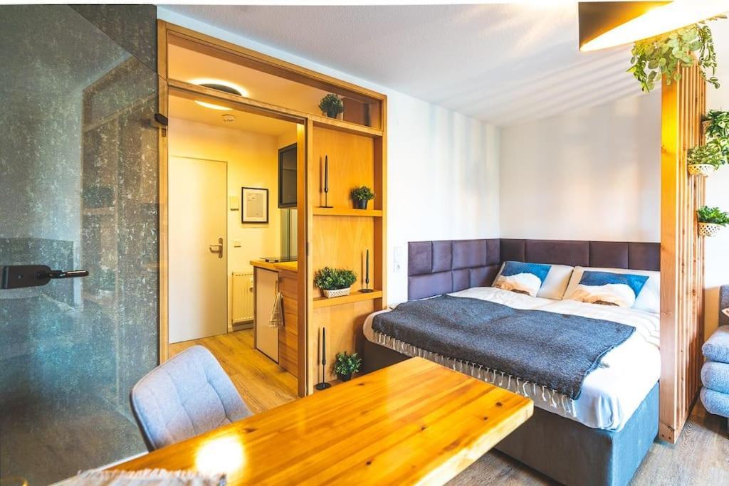 Golden Nugget Inkl Wlan, Parkplatz Apartment Detmold Ngoại thất bức ảnh